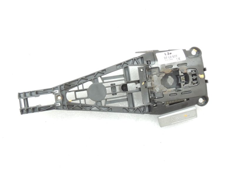 Opel Zafira C aizmugurējās kreisās ārdurvju roktura kronšteins 13583833