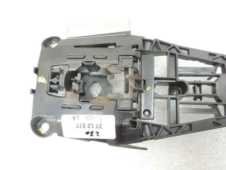 Opel Zafira C aizmugurējās kreisās ārdurvju roktura kronšteins 13583833