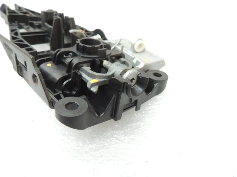 Opel Zafira C aizmugurējās kreisās ārdurvju roktura kronšteins 13583833