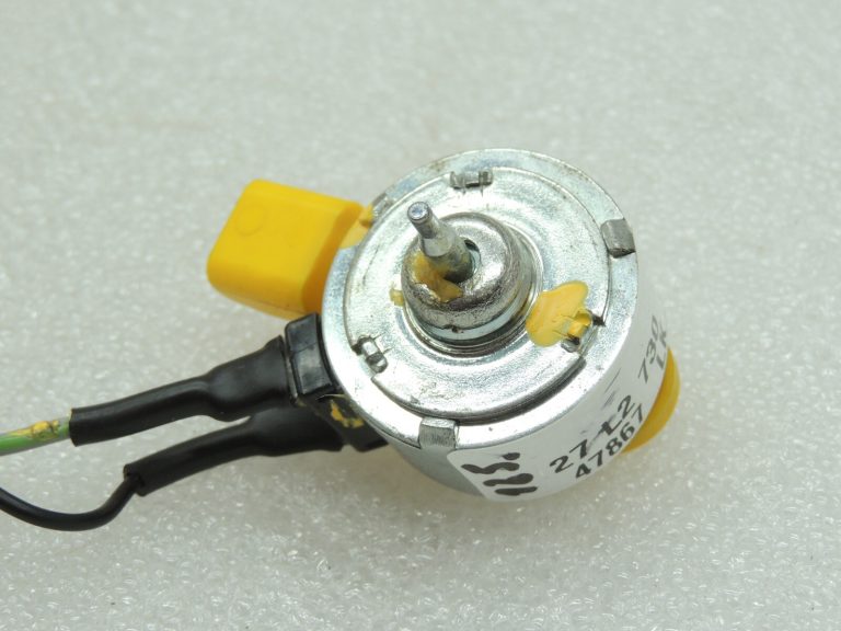 Alfa Romeo Giulietta 940 stūres bloķēšanas solenoīda bloķēšanas solenoīda spole 50525551