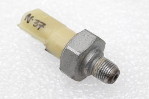 Oriģināls Nissan Qashqai J11 Renault eļļas spiediena sensors eļļas spiediena slēdzis 2507000Q0A