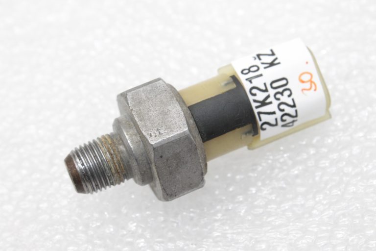 Oriģināls Nissan Qashqai J11 Renault eļļas spiediena sensors eļļas spiediena slēdzis 2507000Q0A