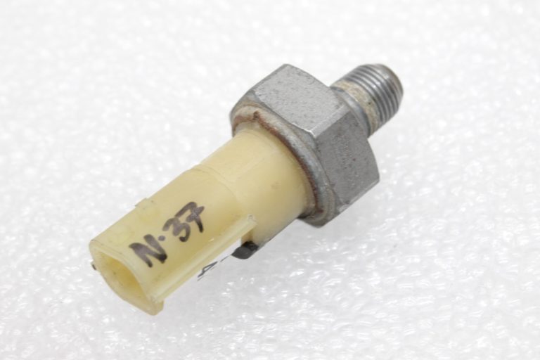 Oriģināls Nissan Qashqai J11 Renault eļļas spiediena sensors eļļas spiediena slēdzis 2507000Q0A