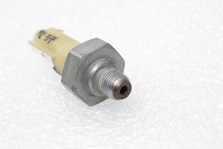 Oriģināls Nissan Qashqai J11 Renault eļļas spiediena sensors eļļas spiediena slēdzis 2507000Q0A