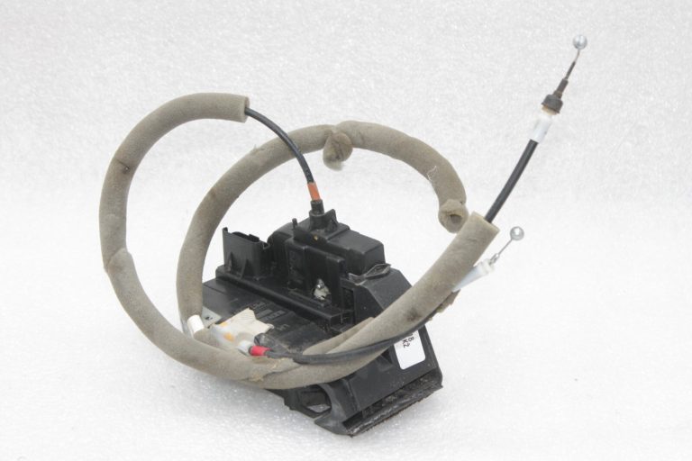 Oriģinālā Nissan Qashqai J11 aizmugurējo kreiso durvju slēdzene 825014EA2A, 82501 4EA2A