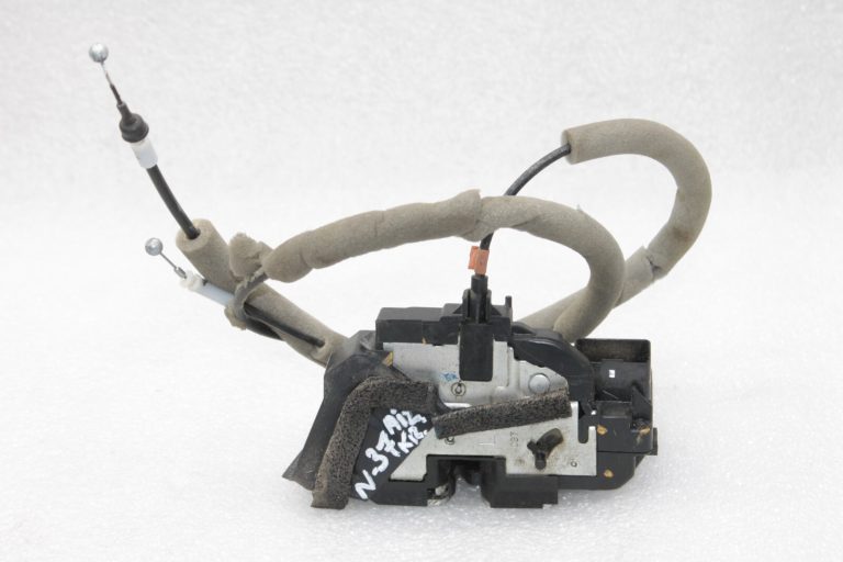 Oriģinālā Nissan Qashqai J11 aizmugurējo kreiso durvju slēdzene 825014EA2A, 82501 4EA2A