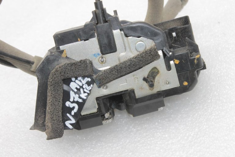 Oriģinālā Nissan Qashqai J11 aizmugurējo kreiso durvju slēdzene 825014EA2A, 82501 4EA2A
