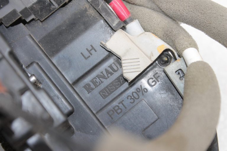 Oriģinālā Nissan Qashqai J11 aizmugurējo kreiso durvju slēdzene 825014EA2A, 82501 4EA2A