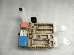 Toyota Verso R2 09-17 Drošinātāju kārba 827300F150 FUSE BOX