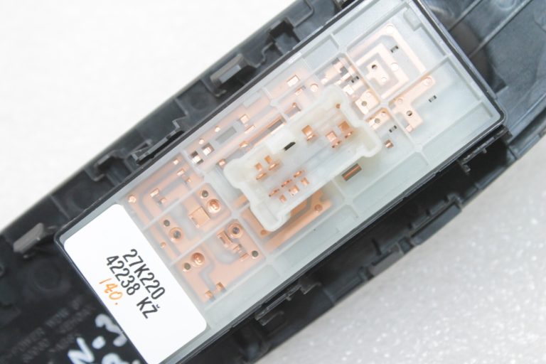Oriģinālais Nissan Qashqai J11 priekšējais labās puses elektrisko logu slēdzis 254114BA0A