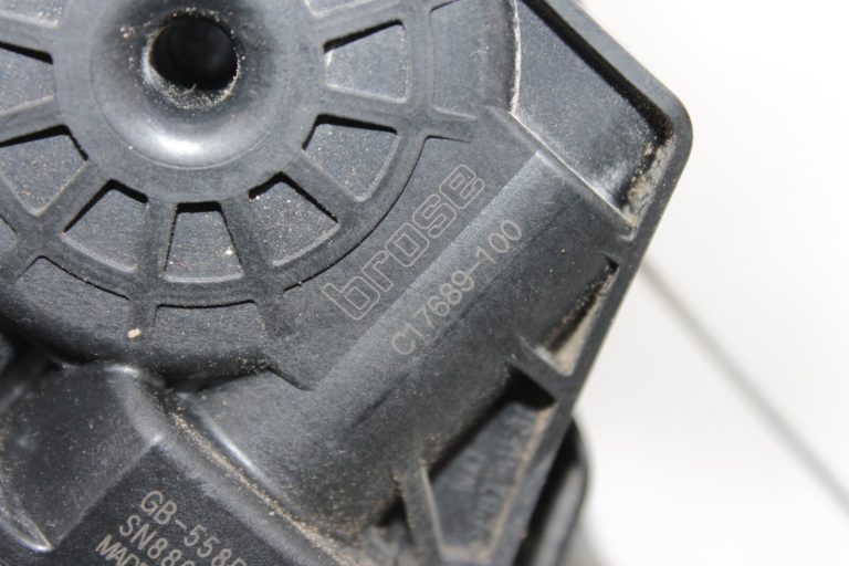 Nissan Qashqai J11 Aizmugurējā loga regulators pa labi 827004EA0A, 82700 4EA0A