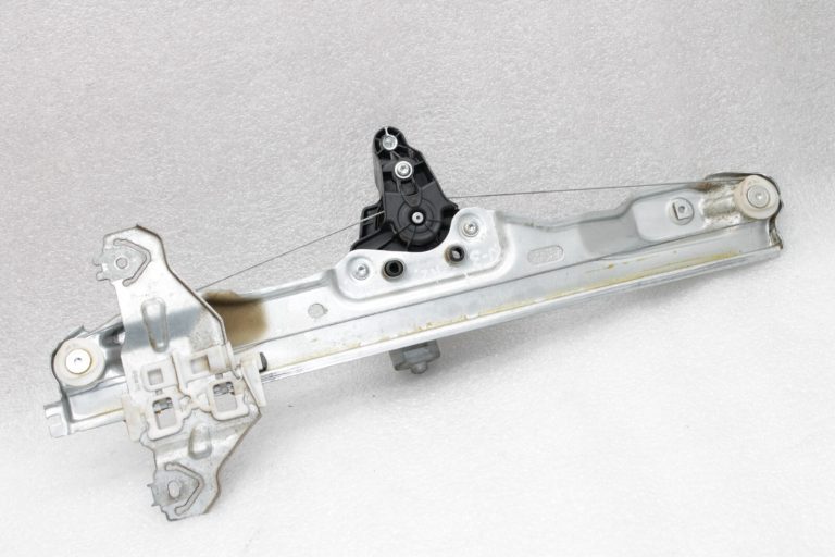 Nissan Qashqai J11 Aizmugurējā loga regulators pa labi 827004EA0A, 82700 4EA0A