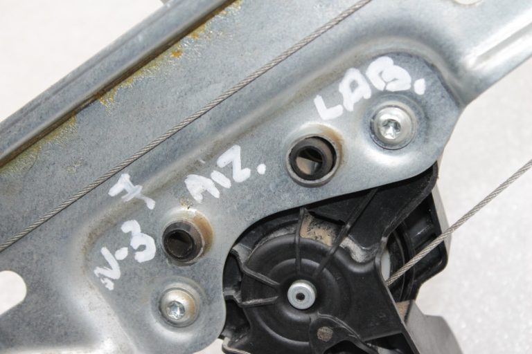 Nissan Qashqai J11 Aizmugurējā loga regulators pa labi 827004EA0A, 82700 4EA0A