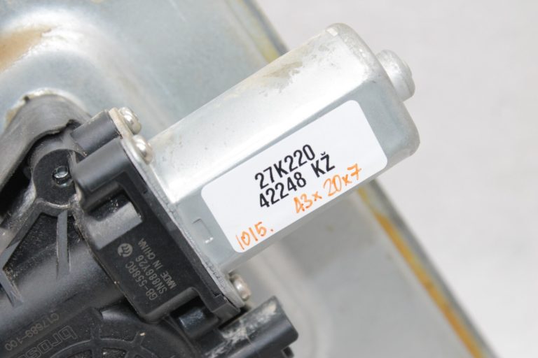 Nissan Qashqai J11 Aizmugurējā loga regulators pa labi 827004EA0A, 82700 4EA0A