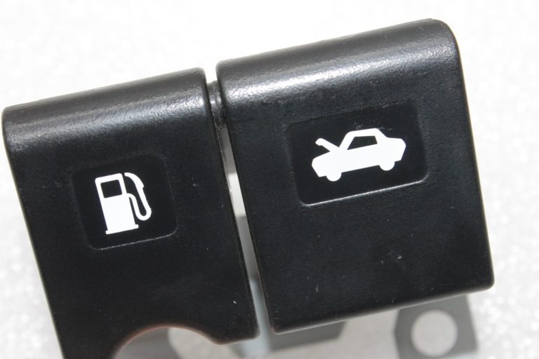 Nissan Qashqai J11 degvielas uzpildes vāka / dzinēja pārsega atvēršanas rokturis 846104EA0A, 84610 4EA0A