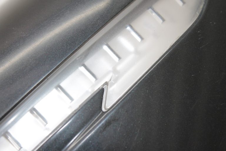 Nissan X-Trail T32 T32 ārējais spogulis labajā pusē G41 (magnētiski melns metālika) 963014CC6A