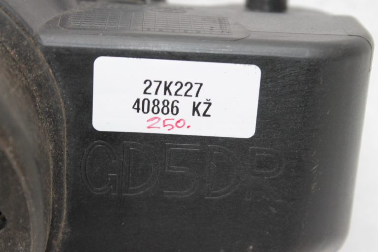 Oriģinālā Hyundai i30 GD degvielas uzpildes vāka eņģe 81595-A5000, 81595A5000