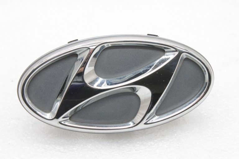 Oriģināla Hyundai i30 GD Hyundai aizmugurējo durvju logotipa emblēma 87311-A6000, 86320-A5000