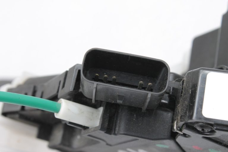 Oriģināls Hyundai i30 GD aizmugurējo kreiso durvju slēdzene 81410-A6010, 81410A6010