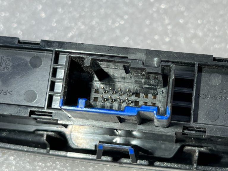 Peugeot 308 Kombi Oriģinālais avārijas signāluguns slēdzis 9659215177