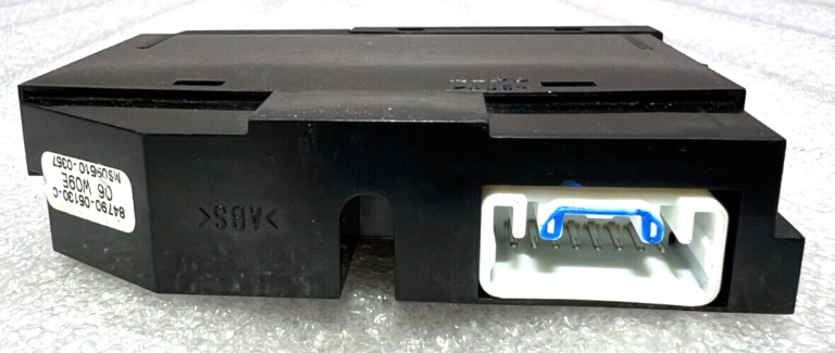 Toyota Avensis II oriģinālais aizmugurējā stikla apsildes slēdzis 8479005130