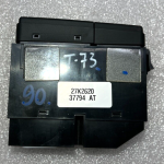Toyota Avensis II oriģinālais aizmugurējā stikla apsildes slēdzis 8479005130