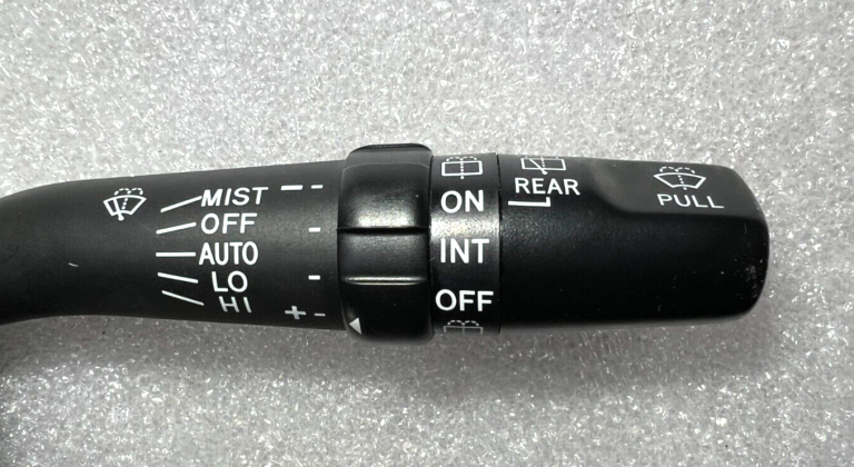 Toyota Avensis II oriģinālais tīrītāju slēdzis stūres kolonnas slēdzis 8465205170