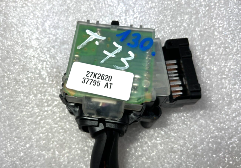 Toyota Avensis II oriģinālais tīrītāju slēdzis stūres kolonnas slēdzis 8465205170