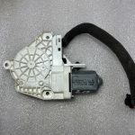 Skoda Yeti oriģināls logu motora durvju vadības bloks priekšējais kreisais 8k0959811a