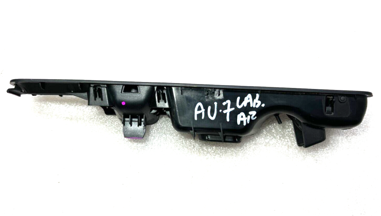 Audi A6 C7 Aizmugurējā sēdekļa sola atbloķēšana pa labi 4G9885682