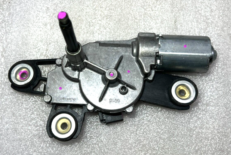 Ford Fiesta MK7 oriģinālais aizmugurējā vējstikla tīrītāja motors 1774291