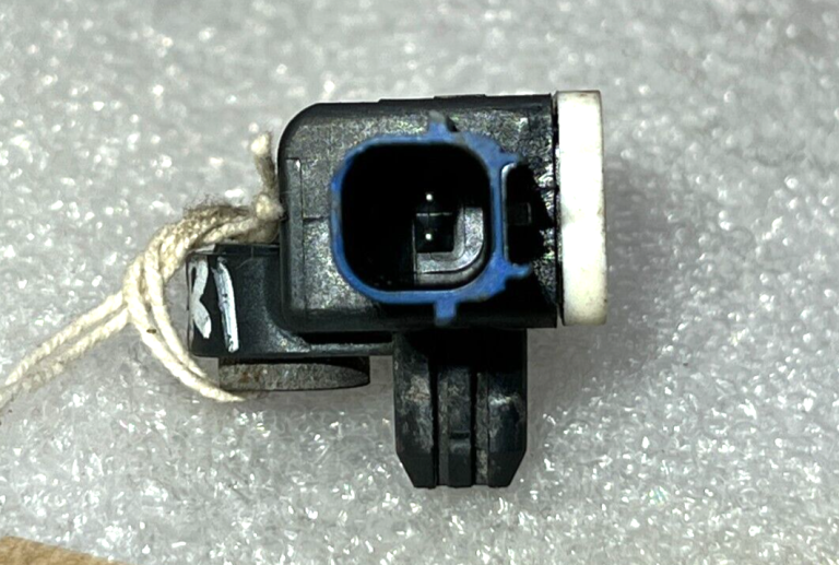 Ford Focus III priekšējais sadursmes sensors 8v4t-14b006-aa