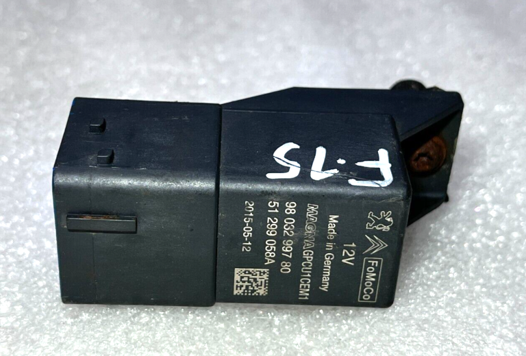 Ford Focus III kvēlspuldzes relejs 9803299780