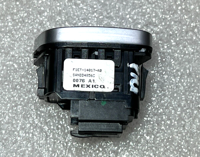 Ford Focus III Centrālās atslēgas slēdzis kreisais f1et-14017-ab
