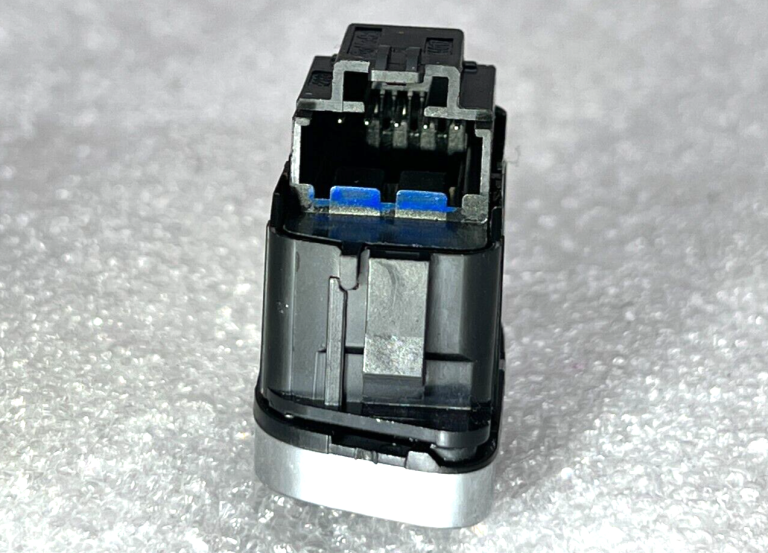 Ford Focus III Centrālās atslēgas slēdzis kreisais f1et-14017-ab