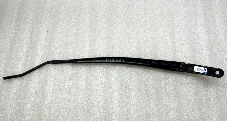 Toyota Yaris IV (XP210) Priekšējais vējstikla tīrītājs priekšējais labais 85211K0020