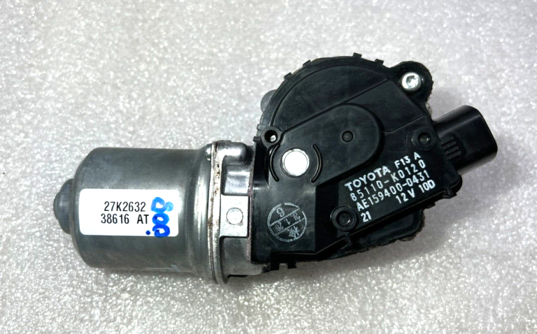 Toyota Yaris IV (XP210) Oriģinālais priekšējais vējstikla tīrītāja motors 85110-K0120