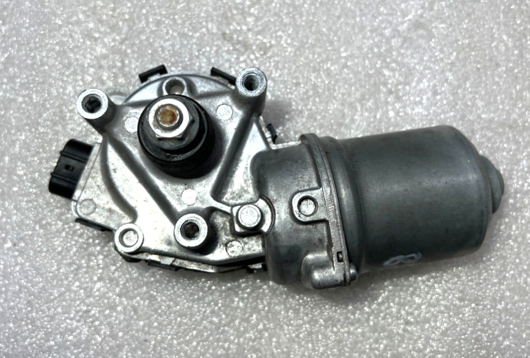 Toyota Yaris IV (XP210) Oriģinālais priekšējais vējstikla tīrītāja motors 85110-K0120
