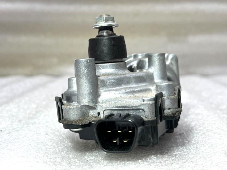 Toyota Yaris IV (XP210) Oriģinālais priekšējais vējstikla tīrītāja motors 85110-K0120