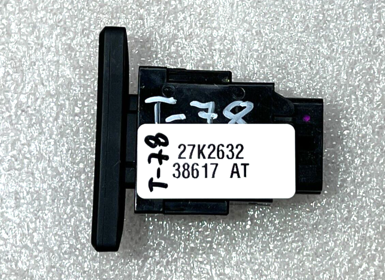 Toyota Yaris IV (XP210) oriģinālais avārijas signāllukturu slēdzis 843320D220