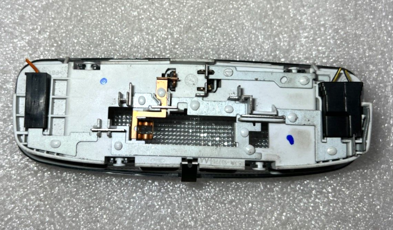 Ford Focus salona lasīšanas gaisma Interjera apgaismojums 3S7A-13776-AA