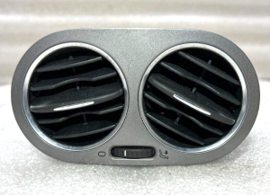 VW Tiguan Ventilācijas sprausla Ventilācijas kreisā 5M0819759