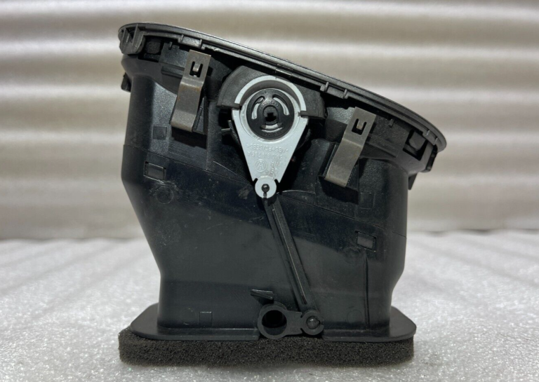 VW Tiguan Ventilācijas sprausla Ventilācijas kreisā 5M0819759