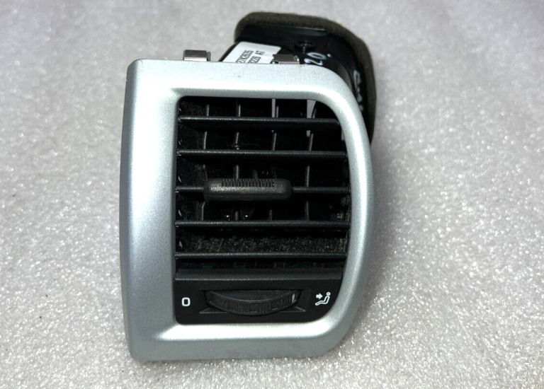 Skoda Fabia Roomster ventilācijas atveres kreisā 5j0819701