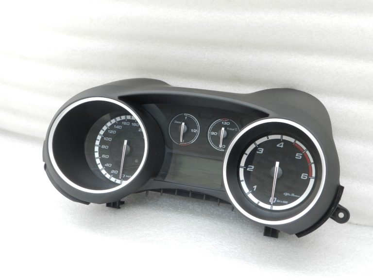 Oriģinālais Alfa Romeo Giulietta 940 2.0 JTD spidometra mērinstrumentu panelis 50527456