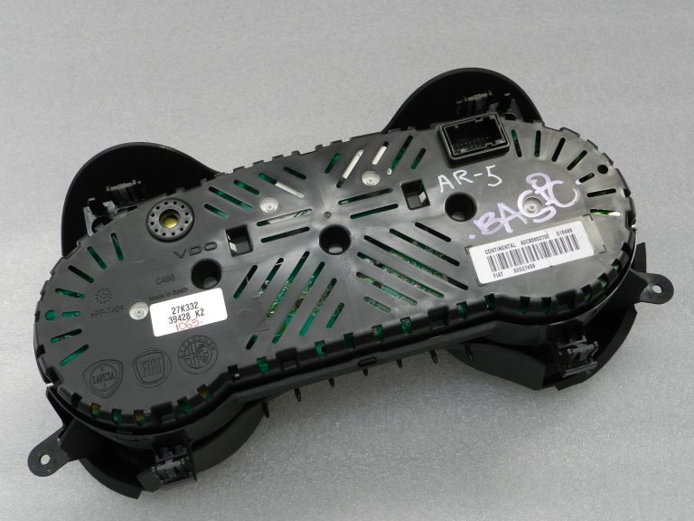 Oriģinālais Alfa Romeo Giulietta 940 2.0 JTD spidometra mērinstrumentu panelis 50527456
