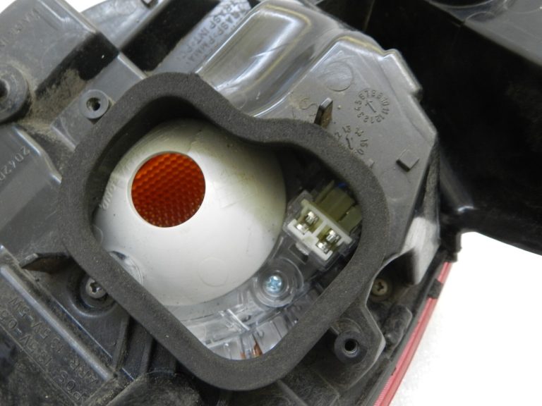 Oriģinālais testētais Alfa Romeo Giulietta 940 ārējais kreisais aizmugurējais lukturis 50513613