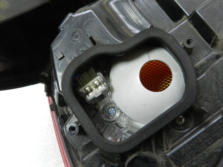 Oriģinālais testētais Alfa Romeo Giulietta 940 aizmugurējais lukturis ārējais labajā pusē 50513612