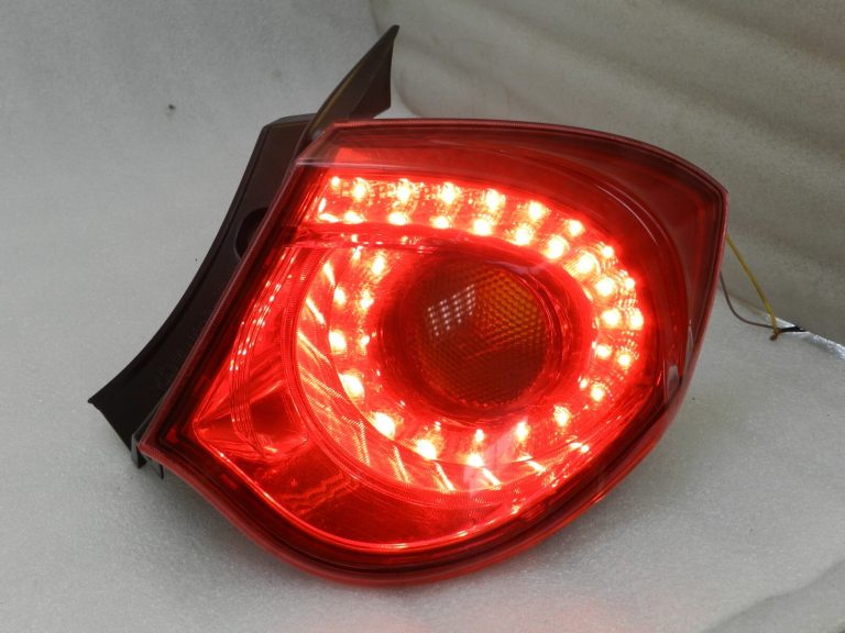 Oriģinālais testētais Alfa Romeo Giulietta 940 aizmugurējais lukturis ārējais labajā pusē 50513612