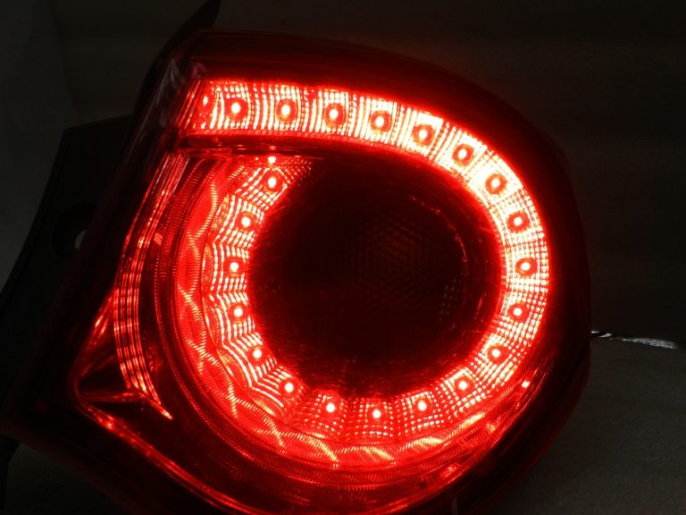 Oriģinālais testētais Alfa Romeo Giulietta 940 aizmugurējais lukturis ārējais labajā pusē 50513612